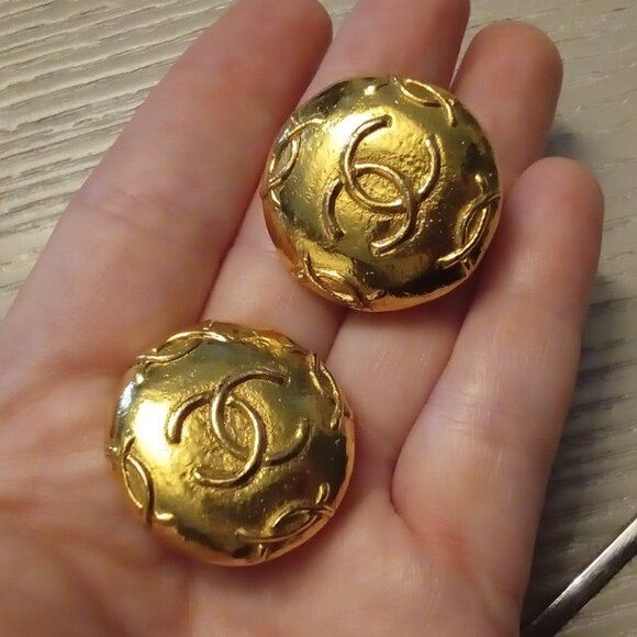 Chanel Vintage Clip on Earrings - Picture 13 of 17